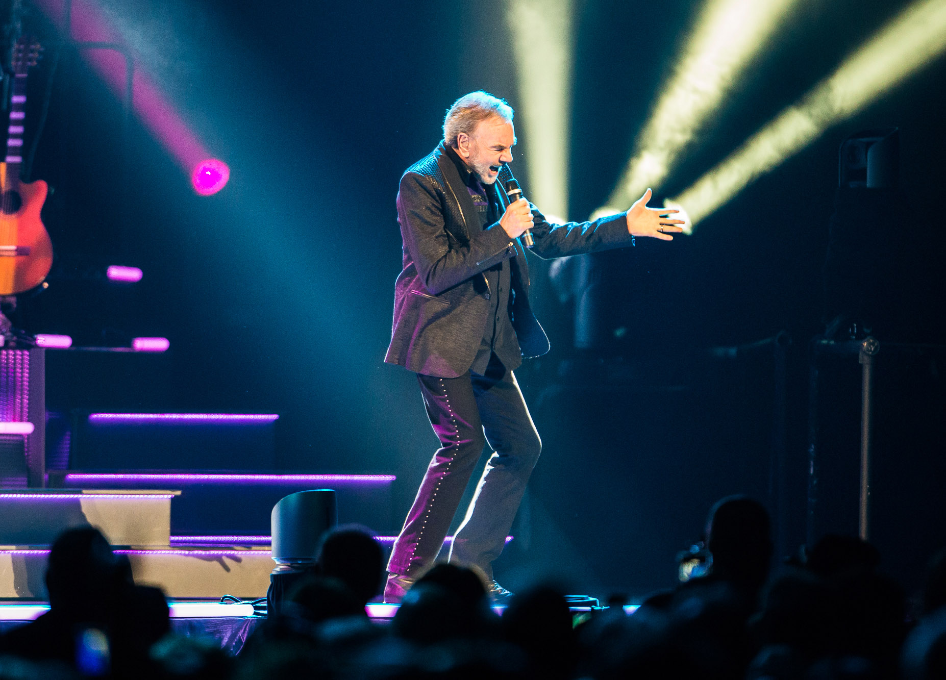 Neil Diamond Blows Out the Heartlights at Brooklyn Homecoming Show